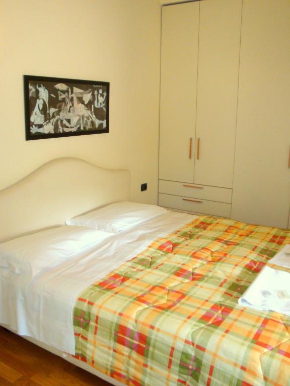 Apartment Bed *
